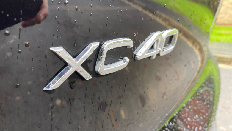 Volvo XC40 2.0 B4P Plus Dark 5dr Auto Petrol Estate